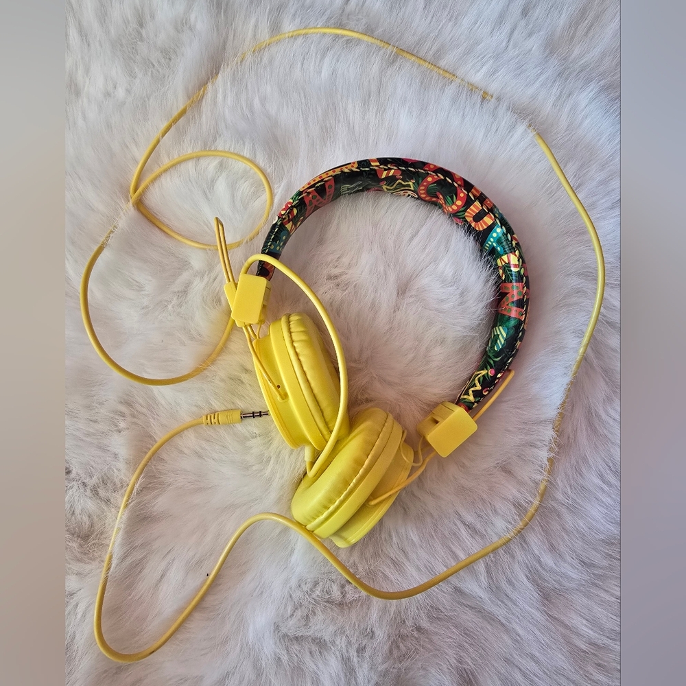 🎧 Desigual Yellow Headphones